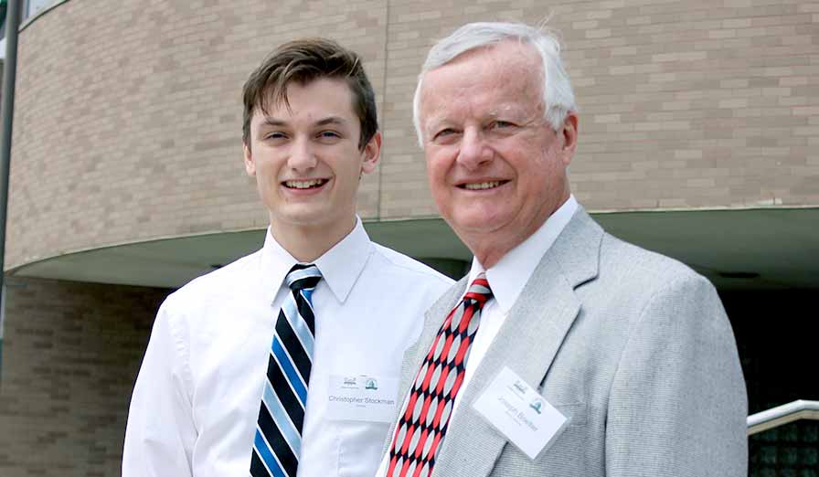 Male mentor with male student